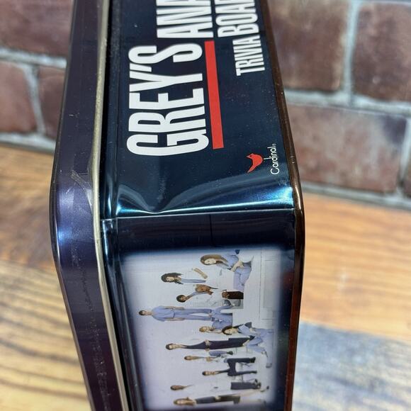 Greys Anatomy Trivia Board Game by Cardinal - 2007 Edition -‎ Metal Tin - Picture 2 of 4